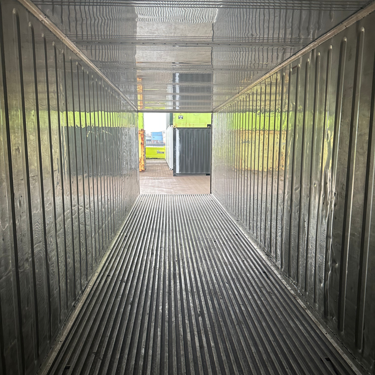 doorkijk interieur reefer container