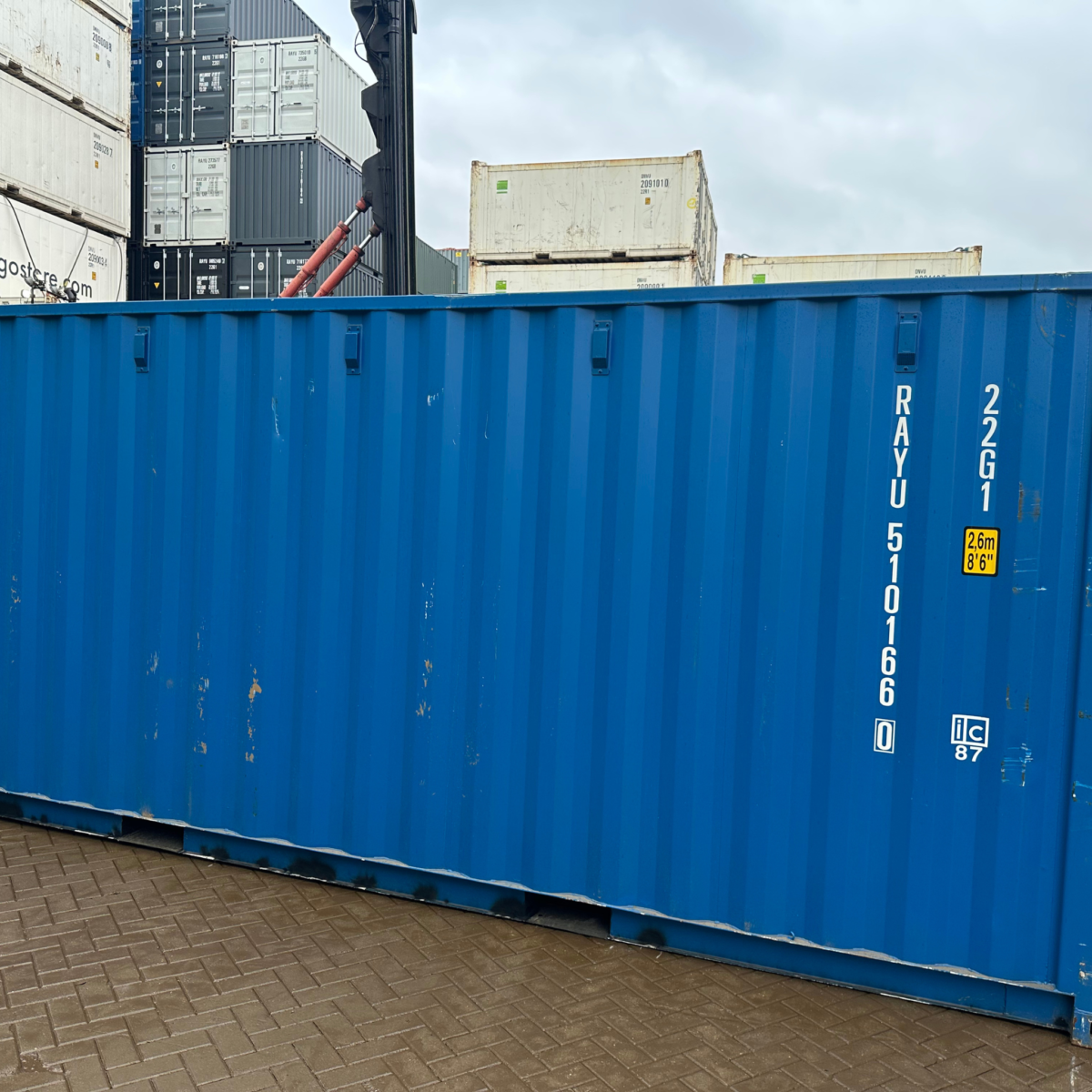 blauwe 20ft container zijaanzicht